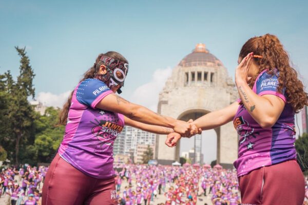 “No están solas”: mujeres hacen vibrar el Monumento a la Revolución con clase de defensa personal